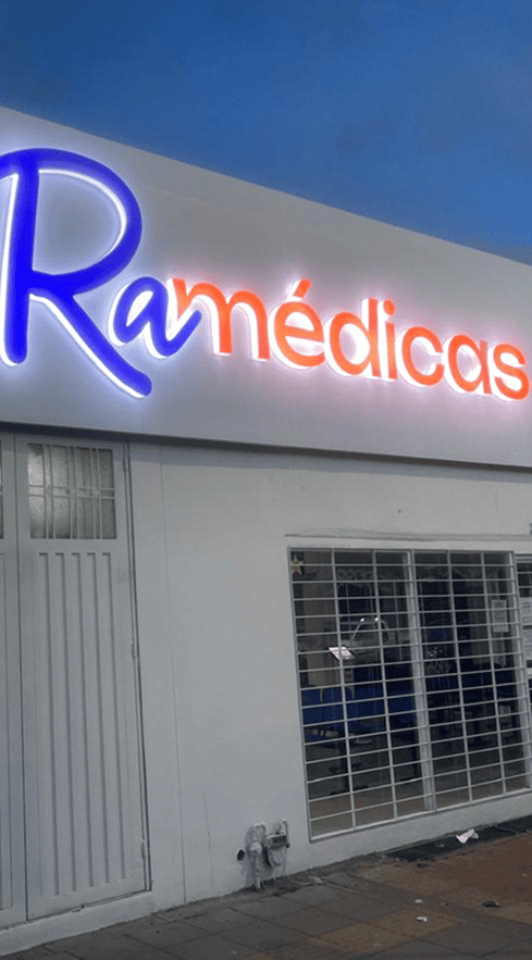 Avisos en acrílico - Creamos ideas